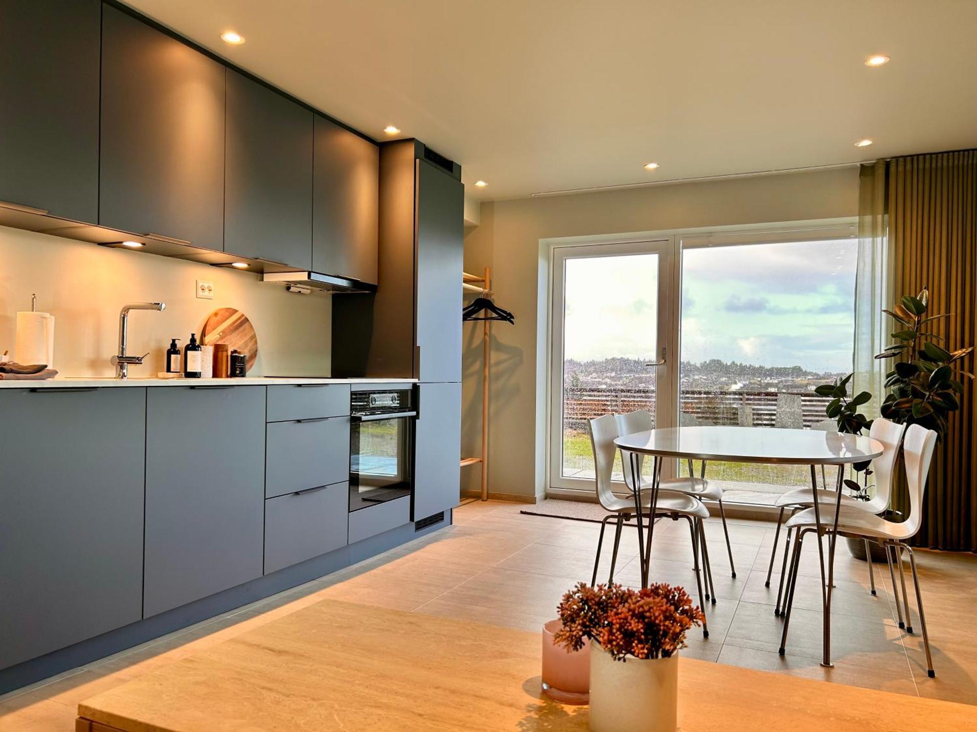 Basement With Sea View Apartment *