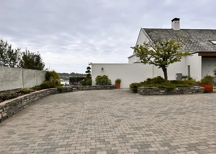 Basement Apartment With Sea View