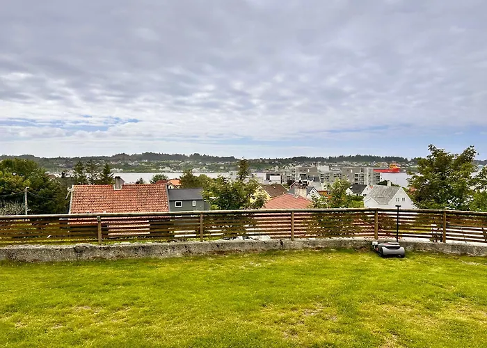 Basement Apartment With Sea View