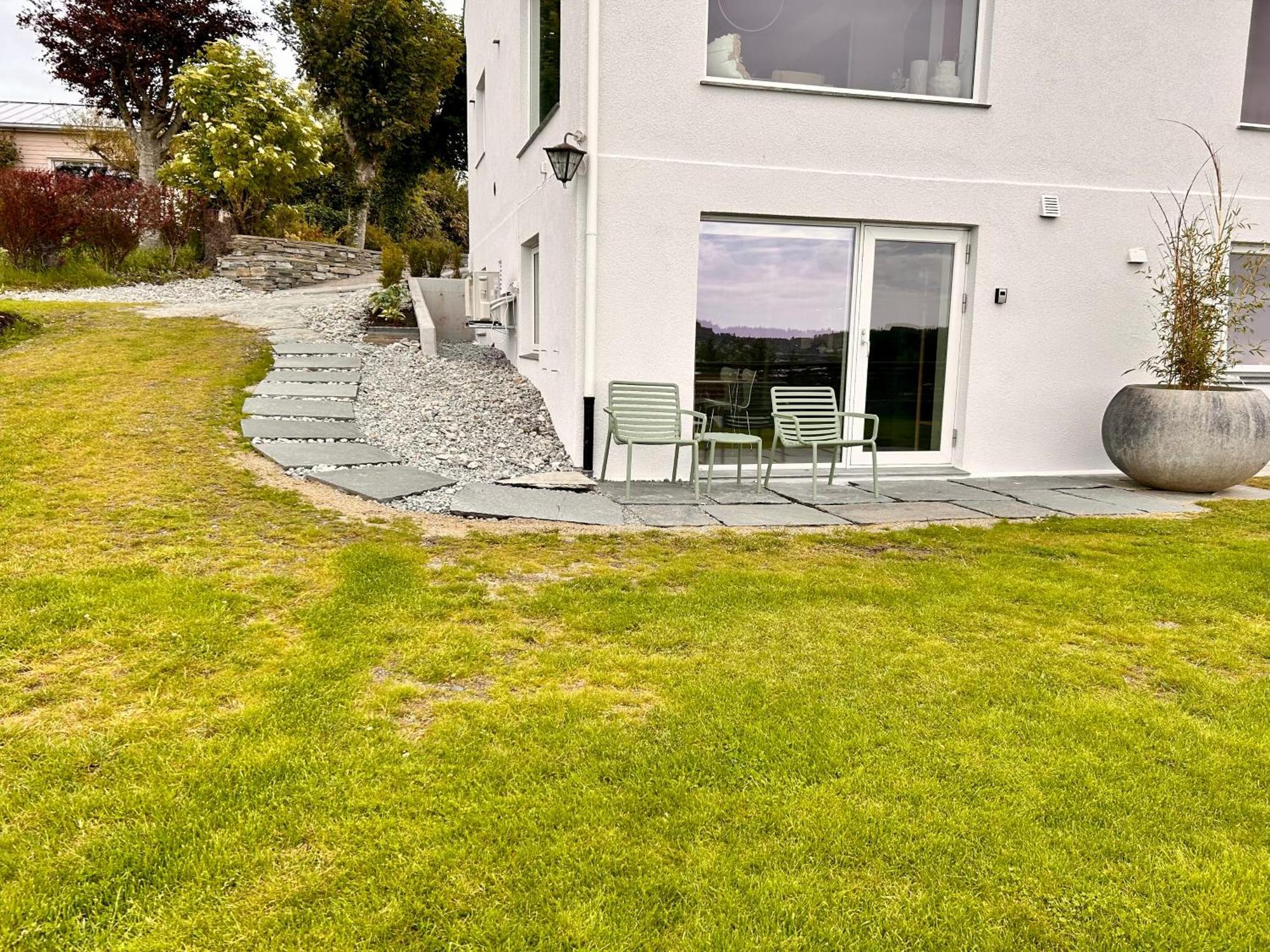 Basement With Sea View *